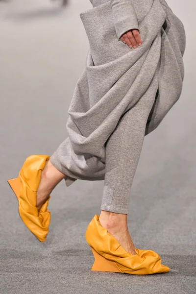 Look 18